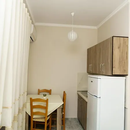 Sinani Seaside Hotel *