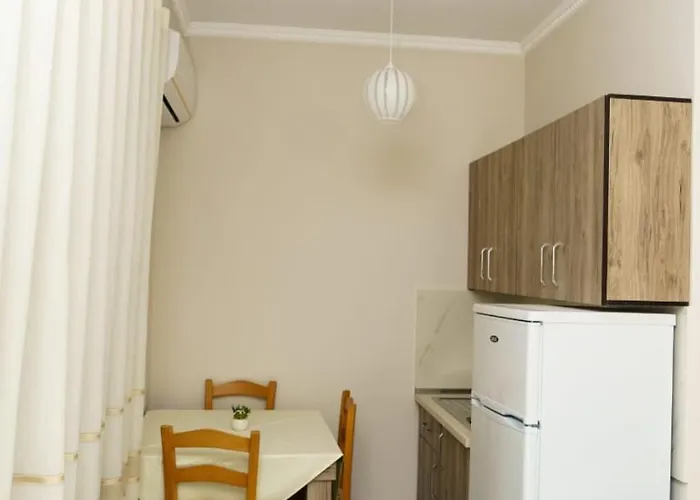 Sinani Seaside Hotel *