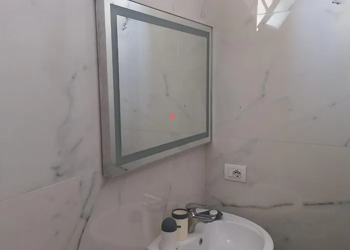 Sinani Seaside Hotel *